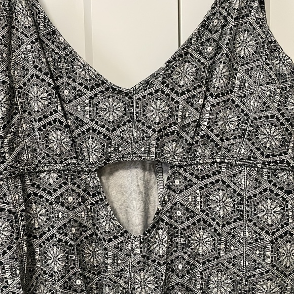RVCA black and white romper. Medium. - Picture 2 of 4